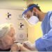 92χρονη η πρώτη που εμβολιάστηκε στην Πρέβεζα